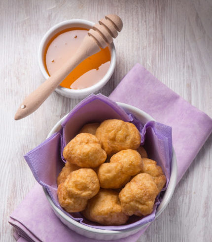 RECETA POSTRE FÁCIL EL VESUBIO: BUÑUELOS FRITOS CON MIEL